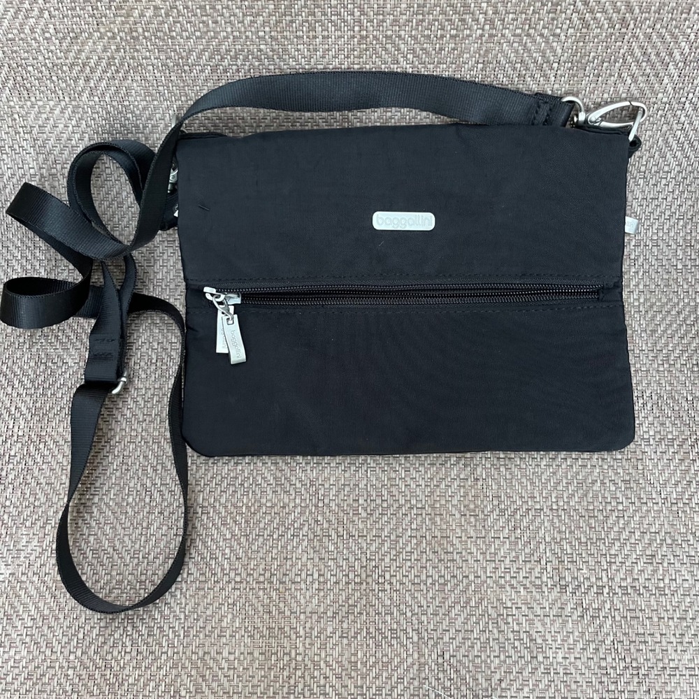 Baggallini Black Nylon Crossbody Bag Travel Organizer Purse Adjustable Strap